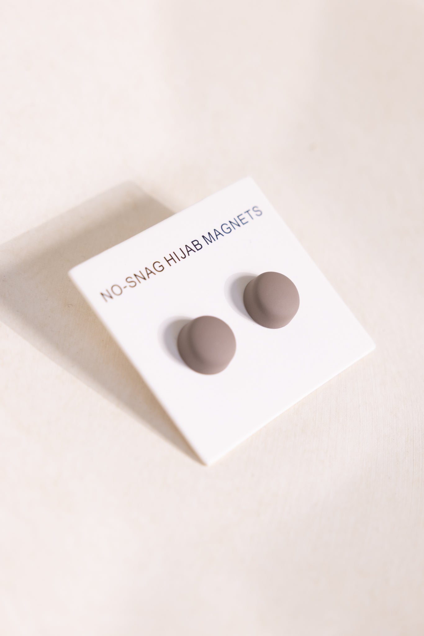 Taupe magnet